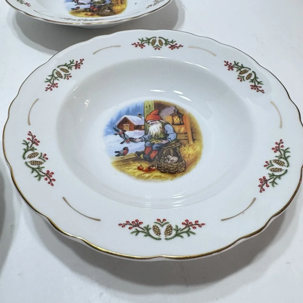 4 Christineholm Old Fashioned Christmas Rimmed Soup Bowls Set Elf Gnomes Vtg